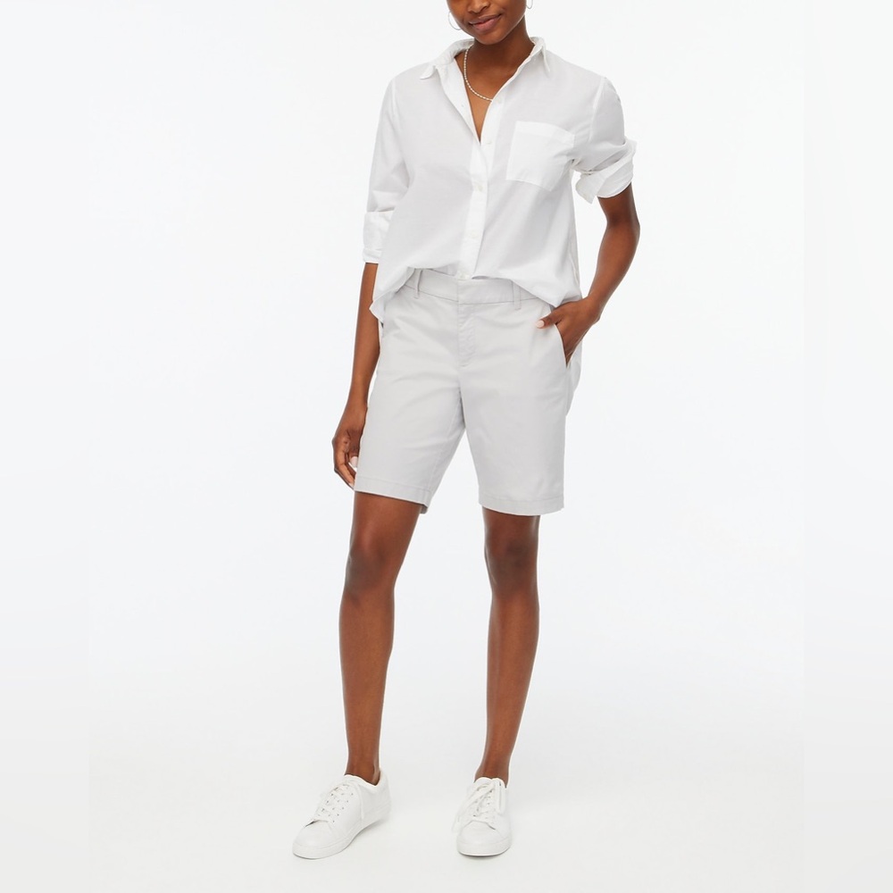 J. Crew factory women’s 9" Frankie bermuda chino short. Oyster grey. Size 2.